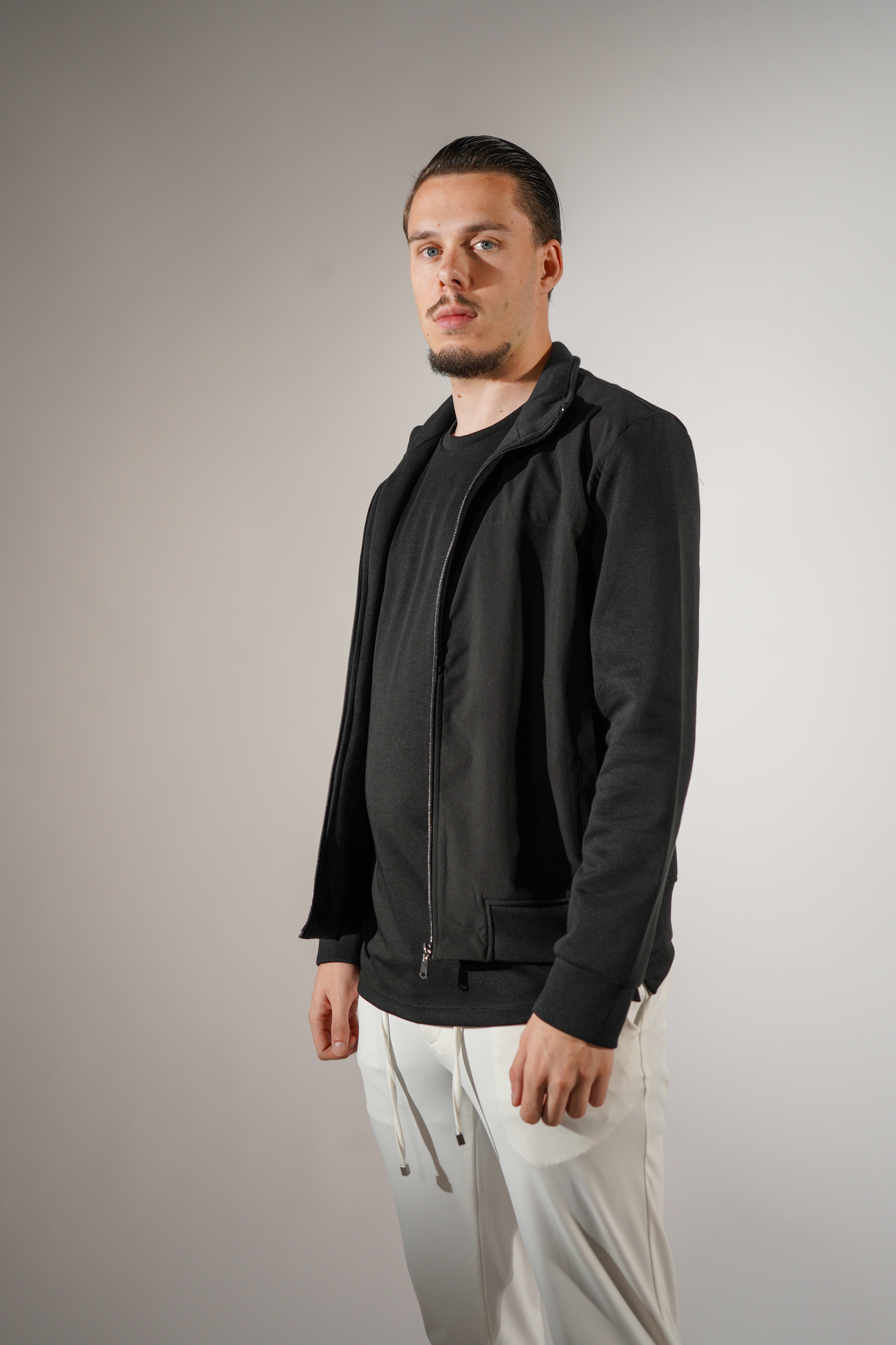 Amra Tussenjas zwart